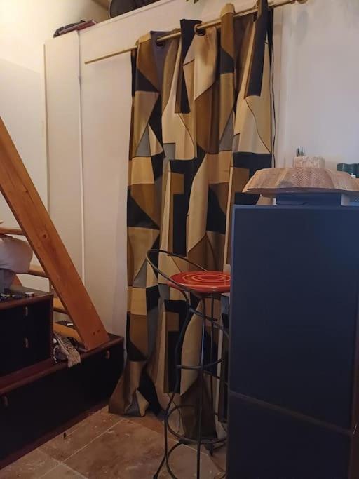 Boheme Dans Le 5e Appartement *